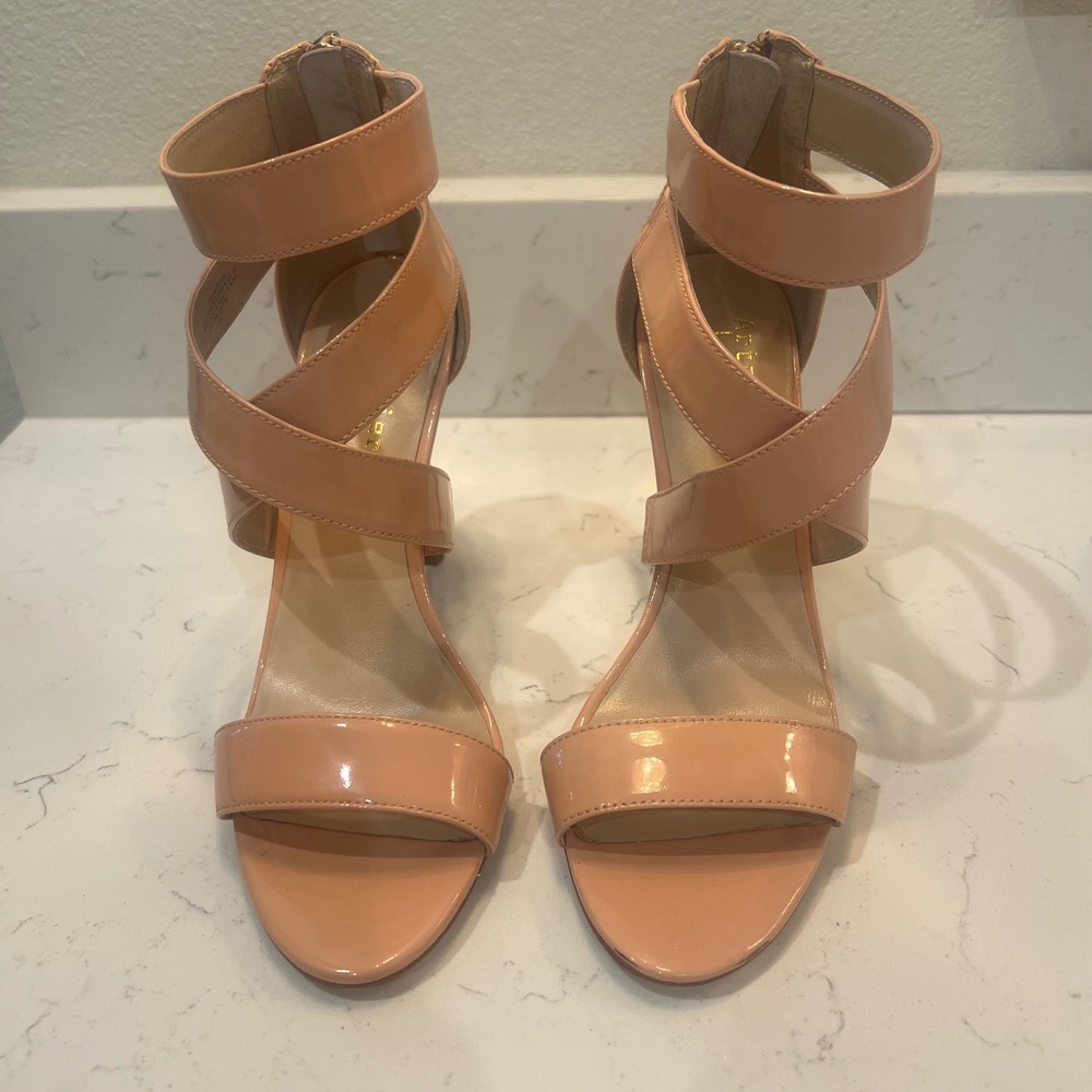Artelier Nicole Miller Heels Size 6.5M Strappy Open‎ Toe Stiletto Beige Pumps